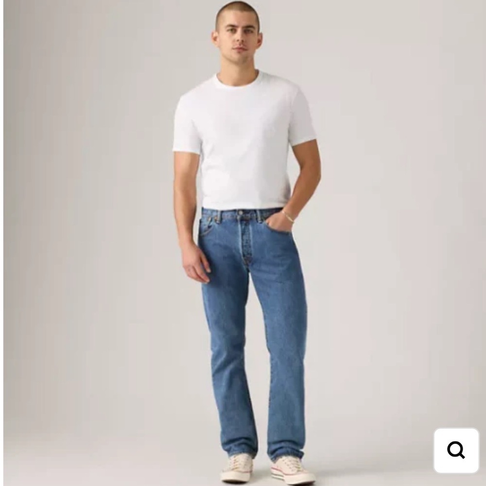 Levi's Classic Button Fly 501 Jeans 31x32 medium wash .